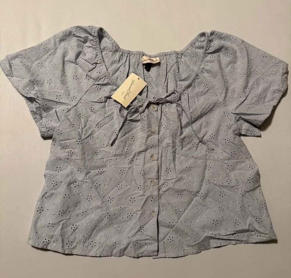 Universal Thread New Women’s Eyelet Blouse Blue Short Sleeve Size Large